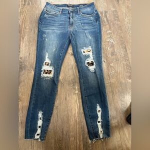 Judy Blue Jeans. Size 11/30. Skinny fit. 
Cheetah print patch on knee.